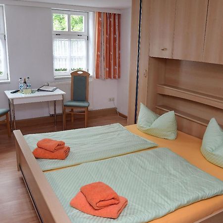 Hotel garni Goldene Henne Arnstadt Zimmer foto