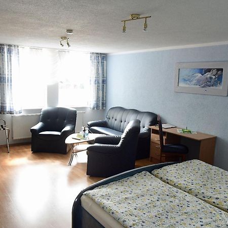Hotel garni Goldene Henne Arnstadt Zimmer foto