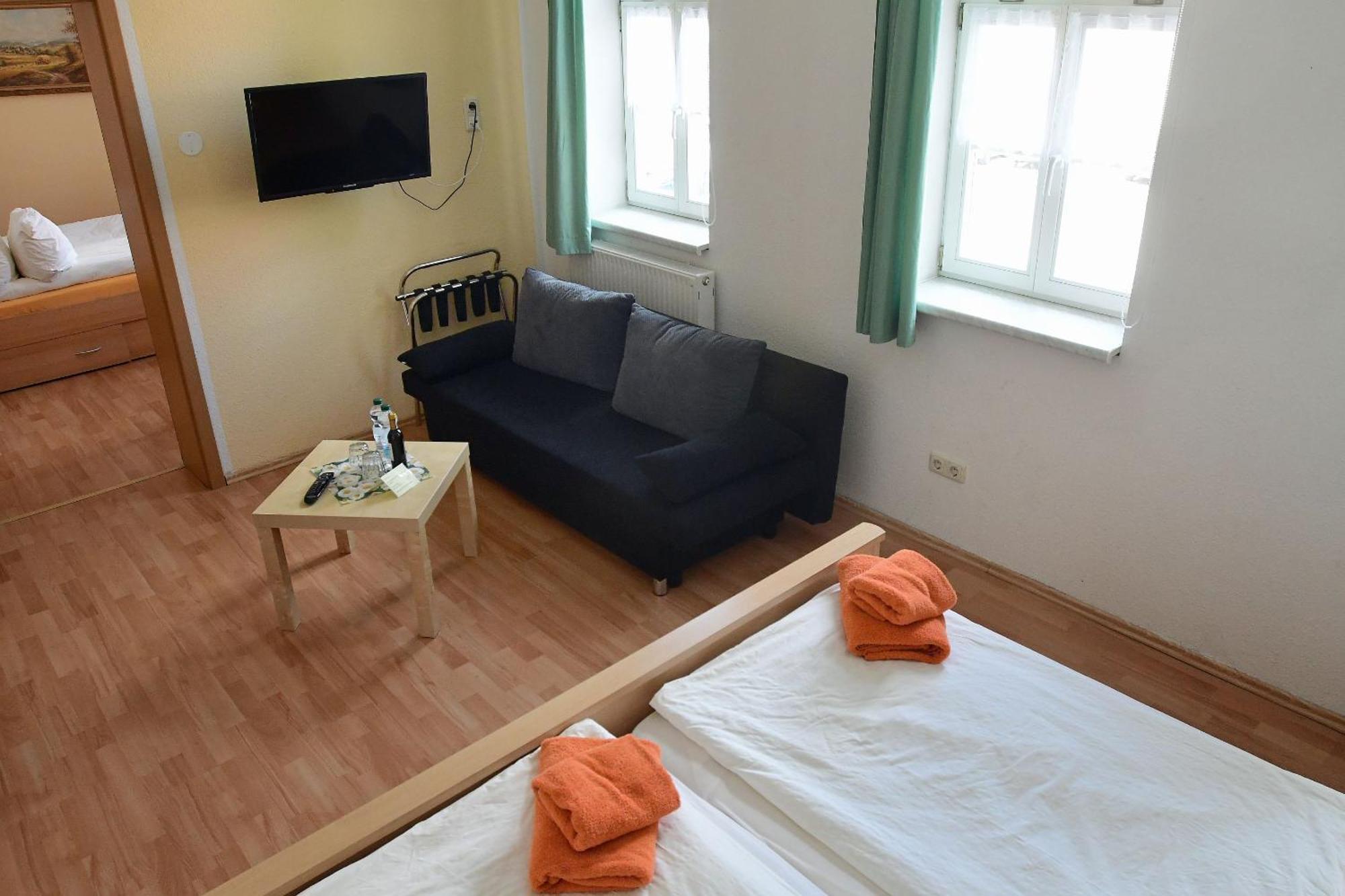 Hotel garni Goldene Henne Arnstadt Zimmer foto
