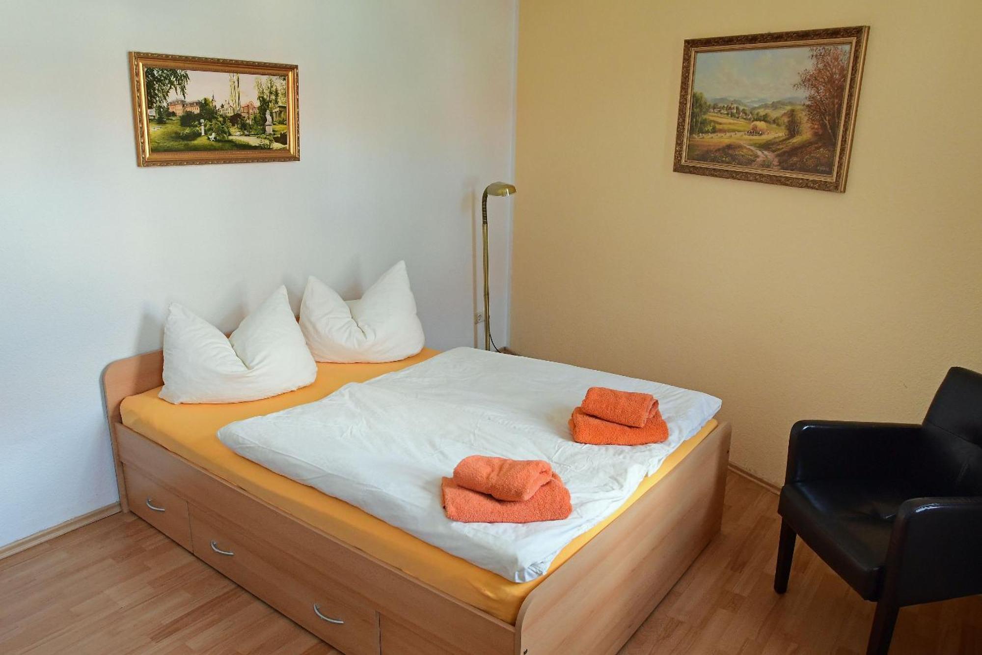 Hotel garni Goldene Henne Arnstadt Zimmer foto