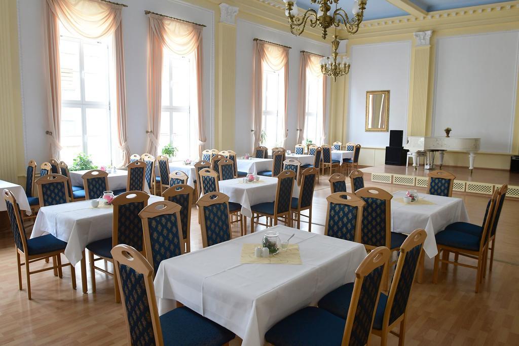 Hotel garni Goldene Henne Arnstadt Exterior foto