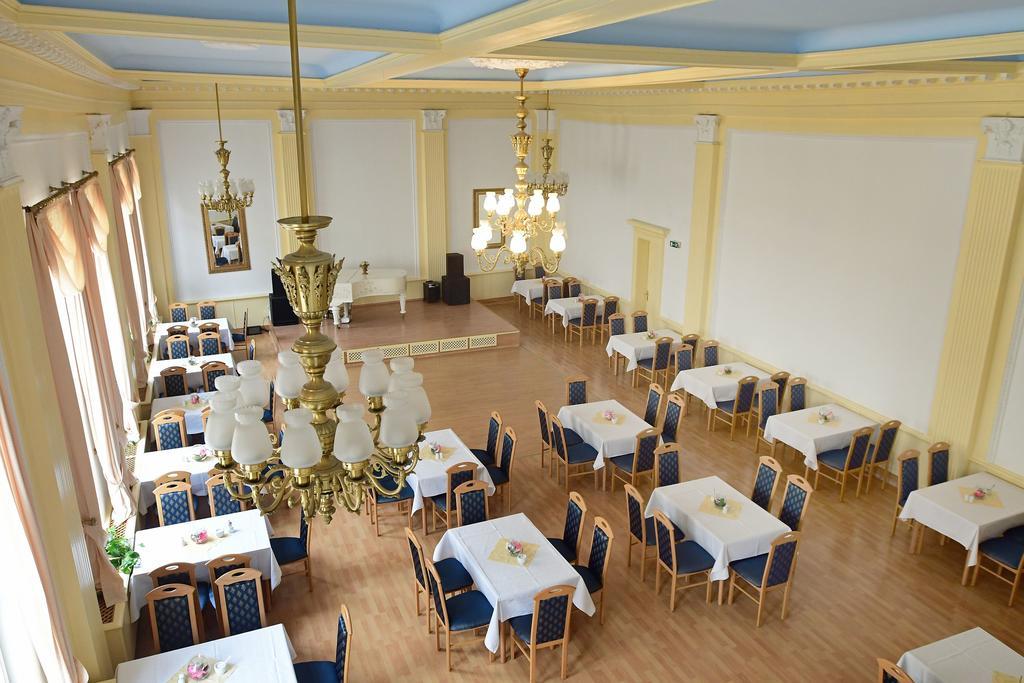 Hotel garni Goldene Henne Arnstadt Exterior foto
