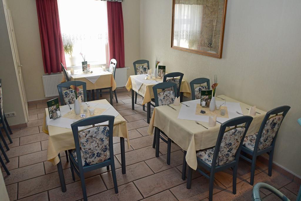 Hotel garni Goldene Henne Arnstadt Exterior foto