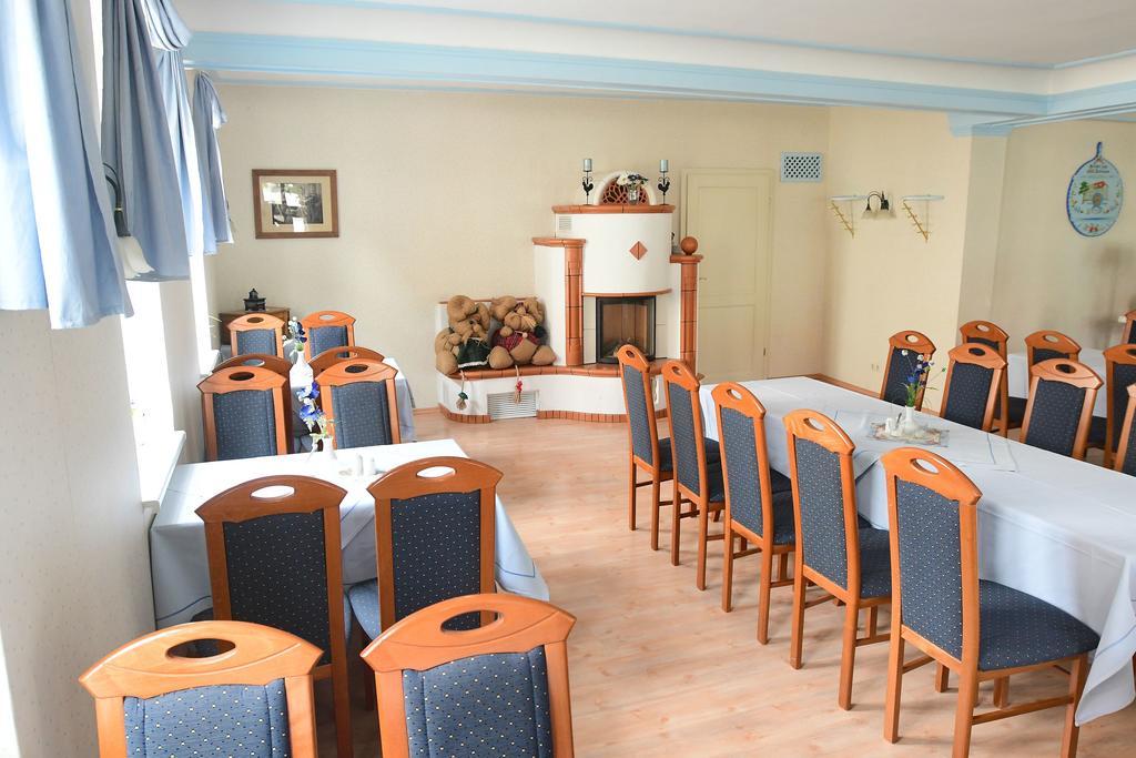 Hotel garni Goldene Henne Arnstadt Exterior foto