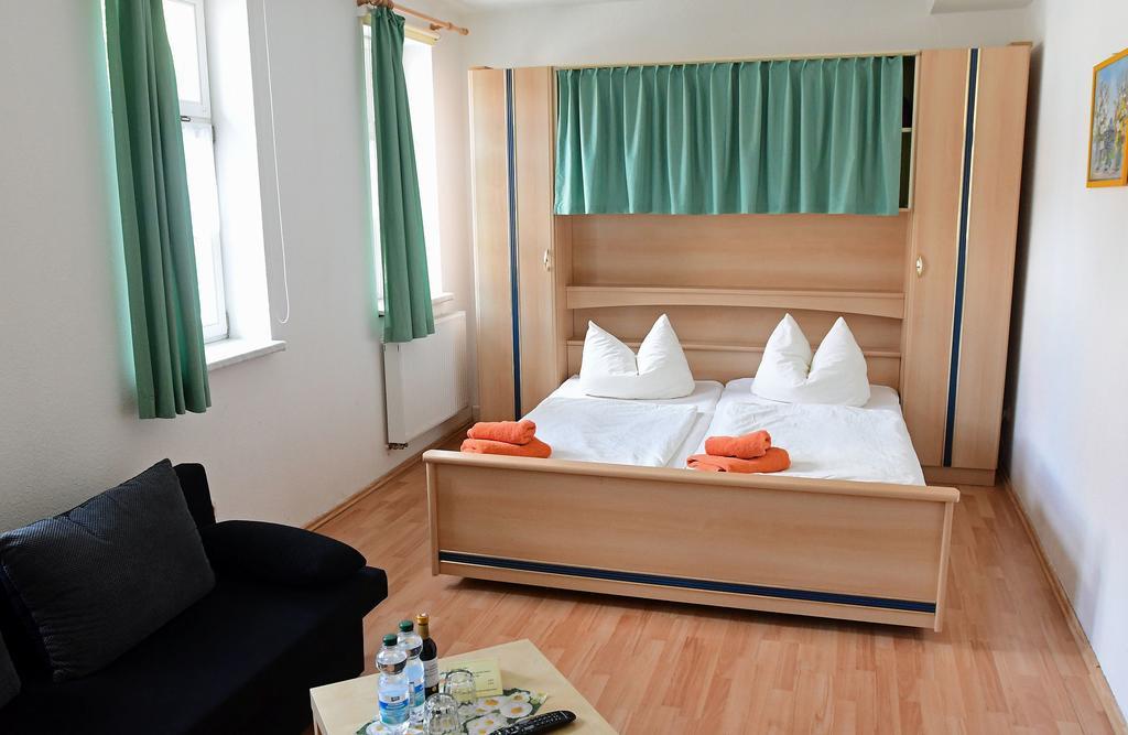 Hotel garni Goldene Henne Arnstadt Zimmer foto