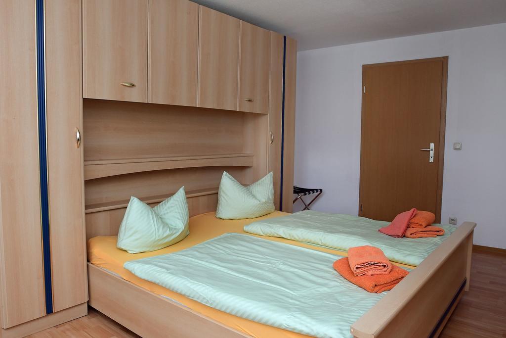 Hotel garni Goldene Henne Arnstadt Zimmer foto