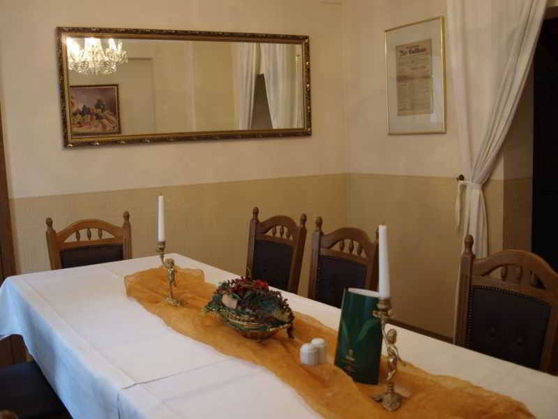 Hotel garni Goldene Henne Arnstadt Exterior foto