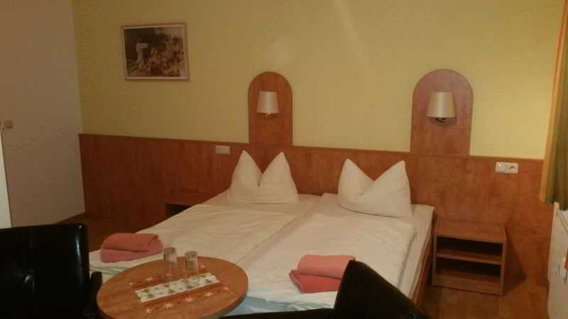 Hotel garni Goldene Henne Arnstadt Exterior foto